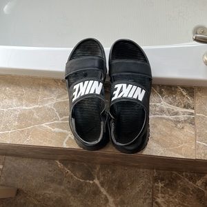 Nike sandal size 9 like new